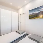 Hoechstein - Stone & Light - By Mynests Apartment Schladming