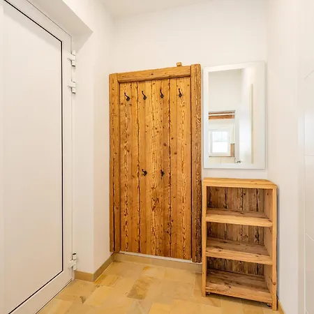 Hoechstein - Stone & Light - By Mynests Apartamento *