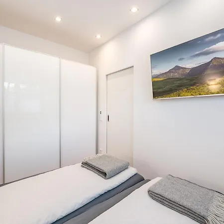 Hoechstein - Stone & Light - By Mynests Apartamento Schladming