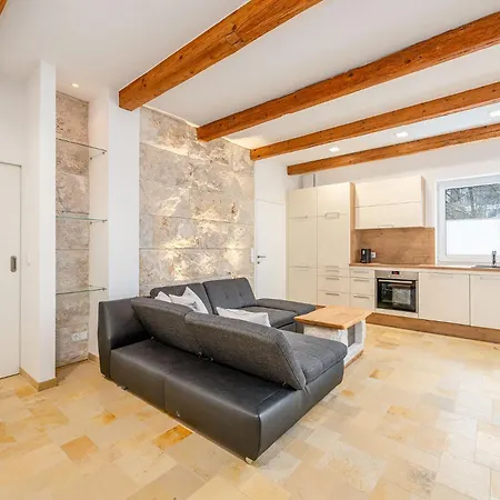Hoechstein - Stone & Light - By Mynests Apartamento