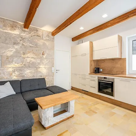 Apartman Hoechstein - Stone & Light - By Mynests *